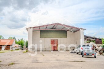 Pronájem multifunkční haly 484 m² s kancelářemi a velkou man - 4