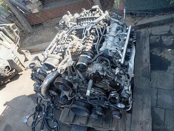 Prodám motor ko na spodku,na mercedes - 4