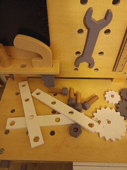 Dřevěná dílna s nářadím - 4