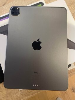 iPad Pro 11” + Magic Keyboard - 4