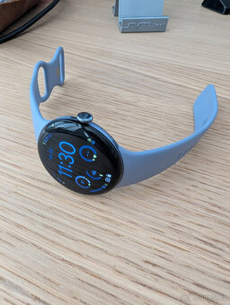 Google Pixel Watch 4 - 45mm Moonstone - 4
