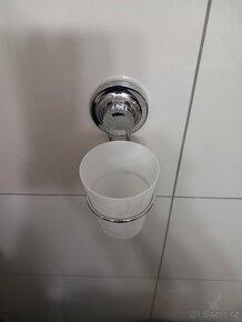 Držák kartáčků s přísavkou na zeď SIKO - 4