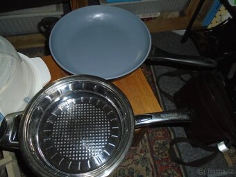 Kuchyňské nádobí pánve, atd. - 4