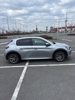 Peugeot 208 e - 4