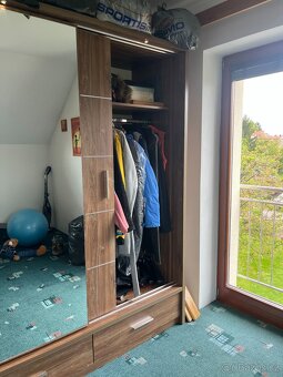 Šatní skřín zrcadlová s posuvnými dveřmi, dubová fólie - 4