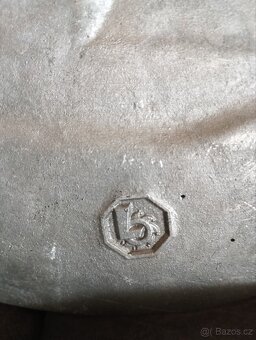Slévač ,plastika ,kov . - 4