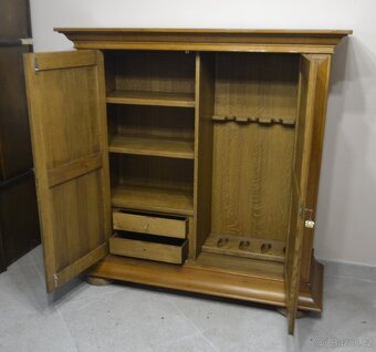 Dubová, masivní komoda na zbraně. TOP - 4