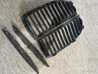 Chromové ledvinky BMW E90/E91 - 4