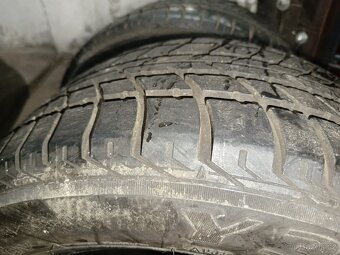 Prodám 2x pěkně pneu 225/50 R15 za obě 300,- - 4