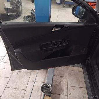 Vw B6 Levé přední dveře. - 4
