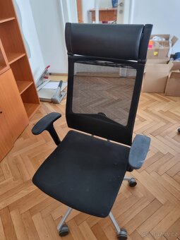 Červené kancelářské židle - 4
