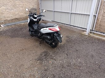 yamaha x max 125i bílý rv 2012 cz doklady v ceně - 4