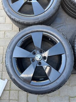 ORIGINÁL Alu Škoda Denom R17, 5x112 - TOP STAV, LETNÍ PNEU - 4