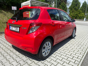 TOYOTA YARIS 1,3 VTI 73KW ROK 2013 NAJETO JEN 27 TIS.KM - 4