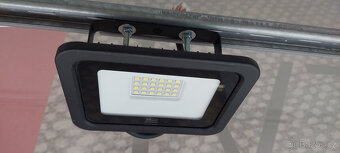 8x LED reflektory 20 W - 4