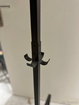Kovový stojan na oblečení – nový, stabilní, černý - 4
