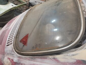 Zadní okno s patinou vw brouk - 4