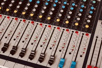 Mixážní pult Soundcraft GB2 - 4