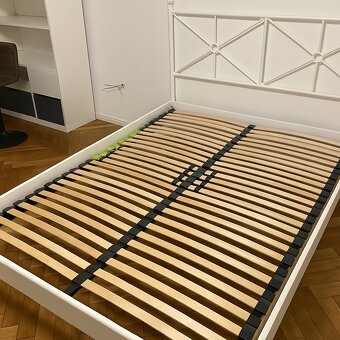 Prodám postel s roštem a matrací 140x200 - 4