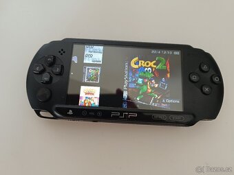 PSP E1004 flash, 4GB karta, nabíječka + hry / PlayStation Po - 4