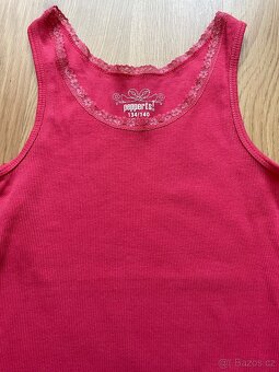 Džínové kraťasy Benetton + dvě tílka - 4