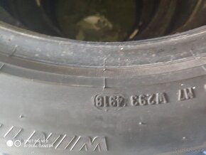 Prodej 2ks zimní pneu PIRELLI 215/50 R18 - 4
