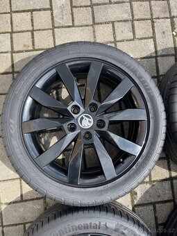 ORIGINÁL Alu Škoda CRYSTAL R17, 5x112 - TOP STAV, LETNÍ - 4