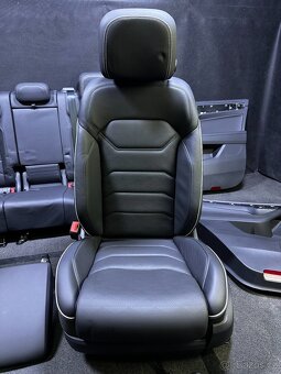 VW Touareg III CR7 kuzeny interier sedacky - 4
