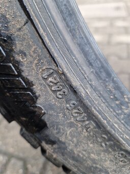 235 40 r 19 Dunlop zimni - 4