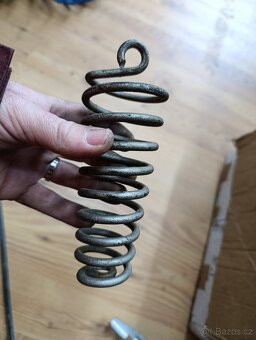 Pružiny sedla na předválečnou ČZ125, 175, 250 - 4