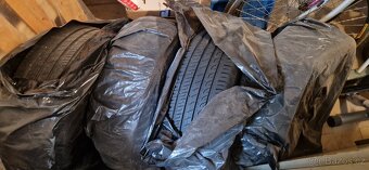 Letní pneu Barum Bravuris 5HM 205/55 R16 +disky+poklice 4 ks - 4