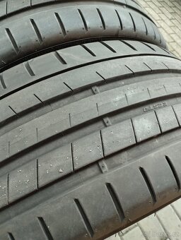 Kumho 255/40R20 DOT0219 - 4
