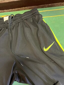 Nike fotbalové tepláky AC Sparta Praha L pilka spodenki getr - 4