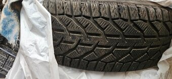 Prodám 4ks Zimních pneumatik Michelin Kormoran 205/55 R17 - 4
