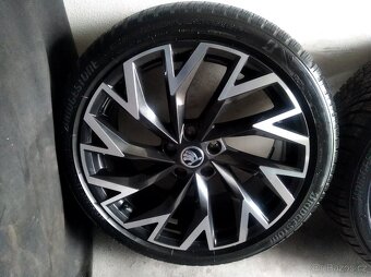 Prodám zánovní zimní alu sadu na Škoda Superb IV R19 - 4