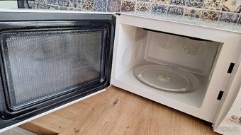 Mikrovlnná trouba s grilem – výborný stav - 4