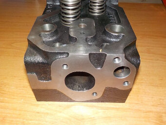 Hlava válce kompletní s ventily Zetor 5511 - 6745 - 4