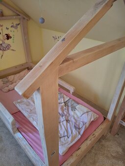 Masivní domečková postel - 4