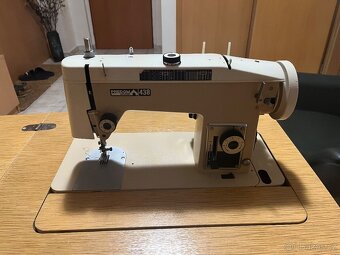 Retro skříňový šicí stroj Lucznik 438 - 4