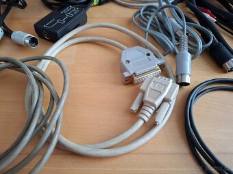 Konvolut/sbírka kabelů pro 8-bitové počítače - 4