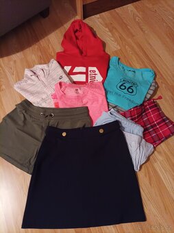 Balík oblečení velikost S+M - 4