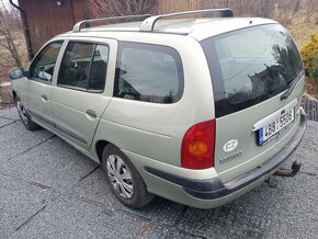 Renault Megane kombi benzín - 4