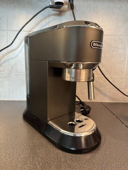 Pákový kávovar DeLonghi s mlýnkem na kávu - 4