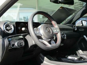 Mercedes-Benz A 35 AMG 4M Pano, Ambi-Bel., Navi, Multibeam - 4