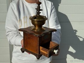 Starožitný veliký mlýnek na kafe - 4