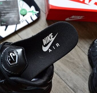 Nike Air Max Plus - 4