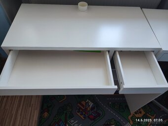 Set dětského psacího stolu se židlí - 4