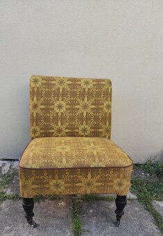 Divan, křeslo a stolek - 4