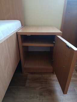 Postel vyvýšená 90x200 s nočním stolečkem - 4