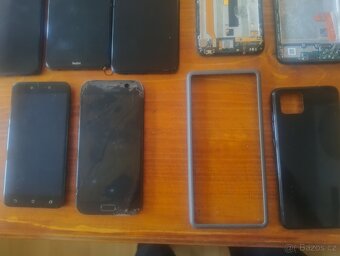 Prodám tyto mobilní telefony Nefunkční - 4
